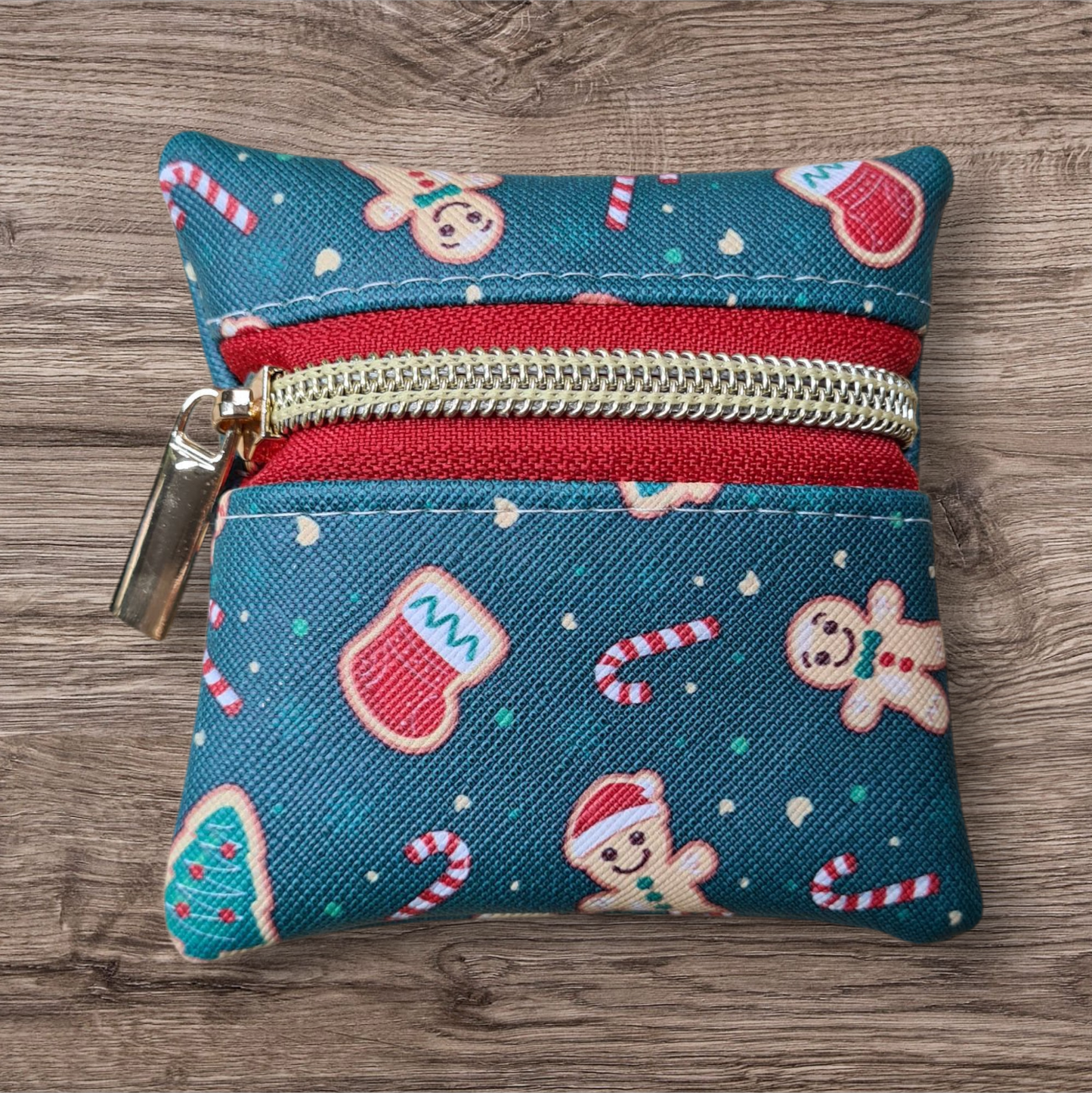 Gingerbread on Green petite pouch
