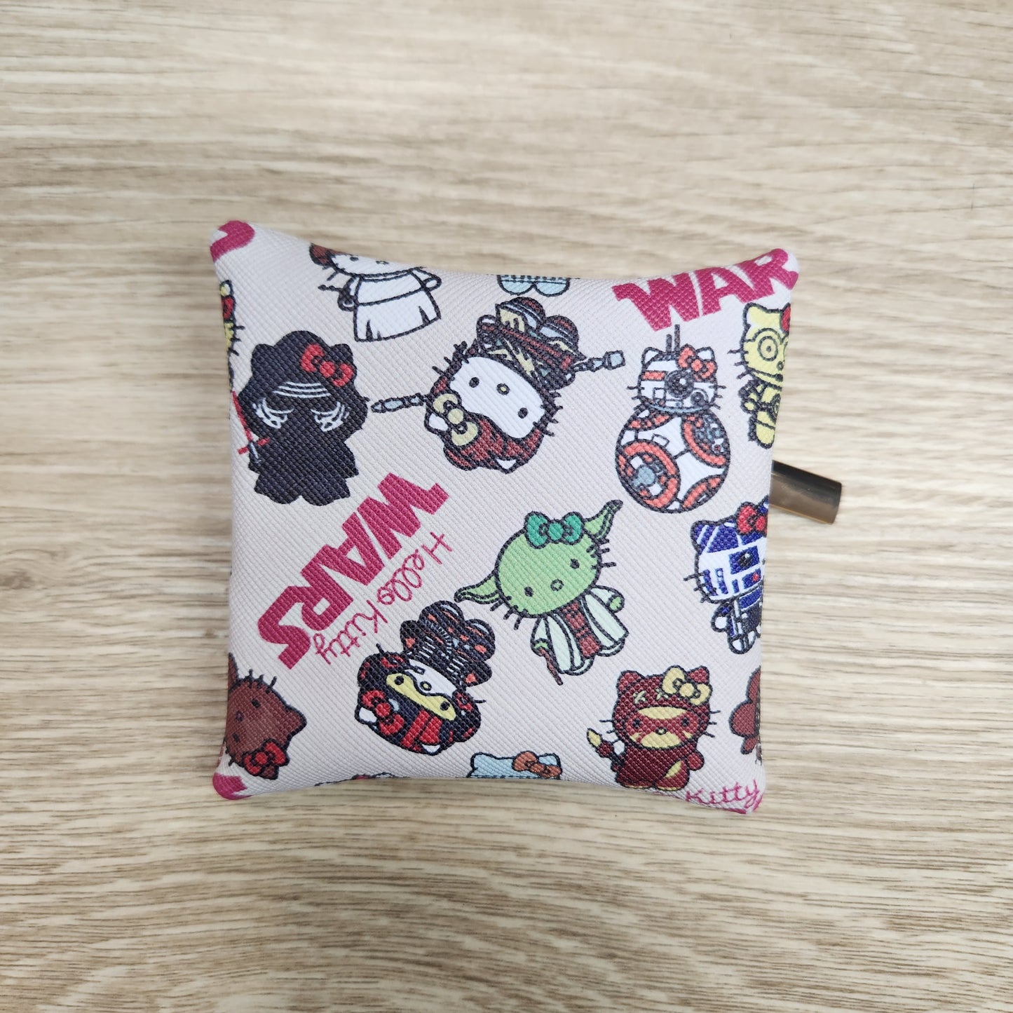 Kitty x Wars Petite pouch