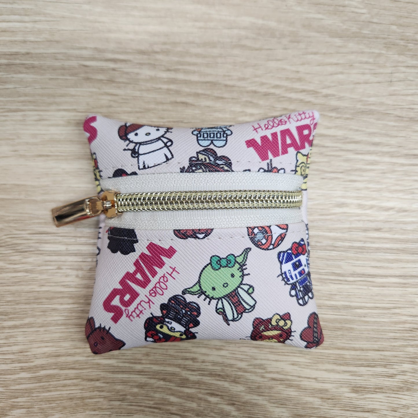 Kitty x Wars Petite pouch