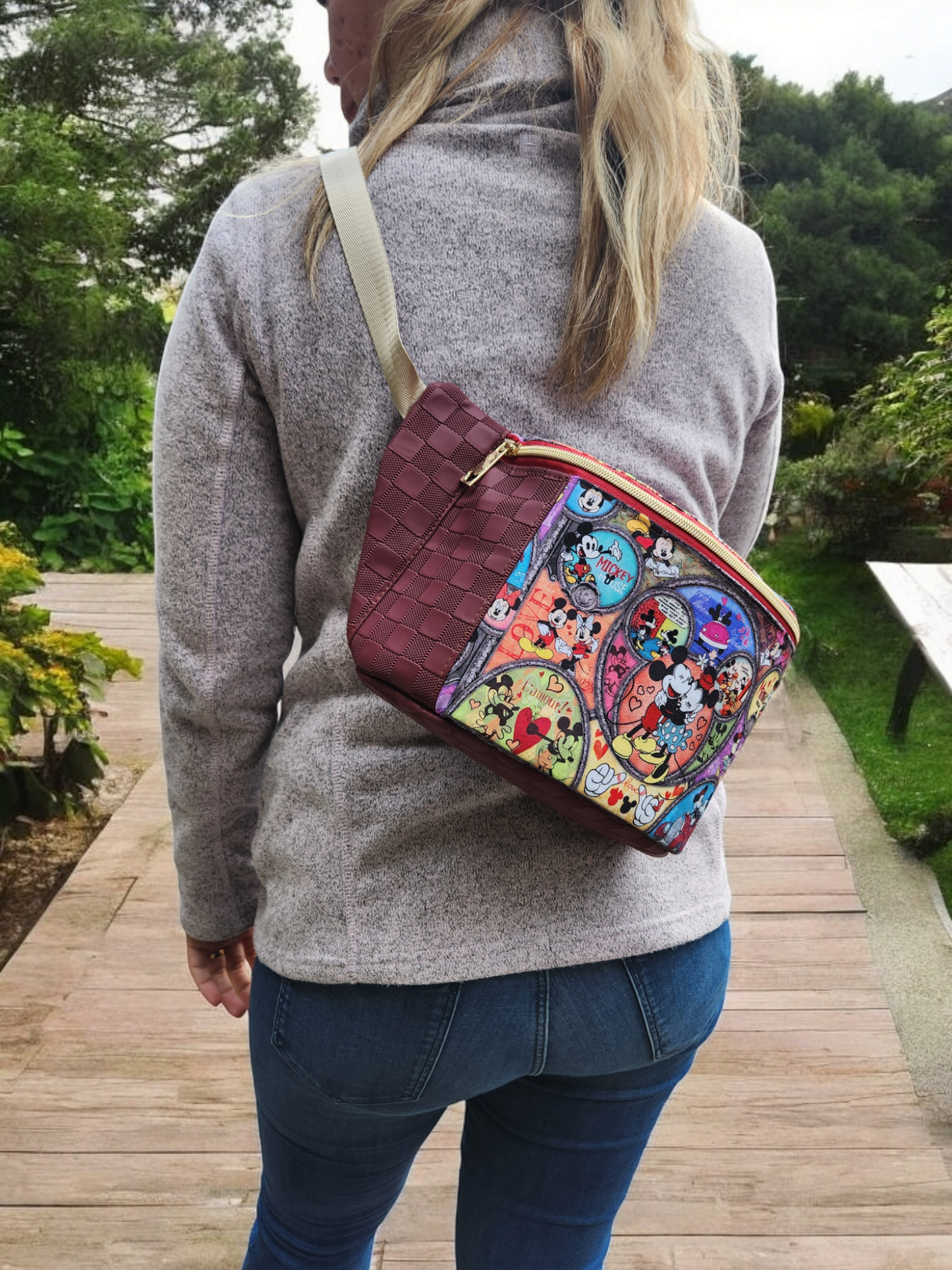 Happy couple large Be Hip