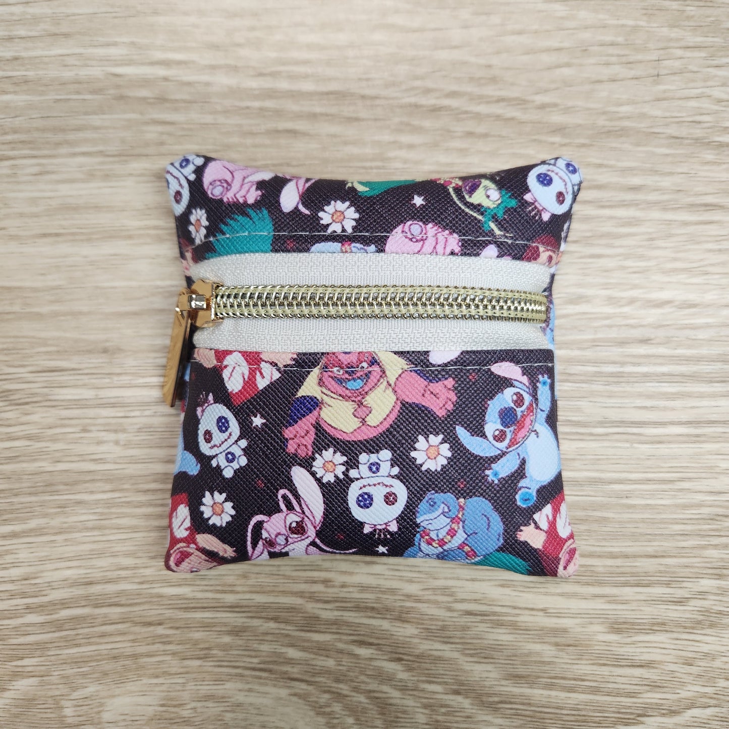 Aliens on black petite pouch